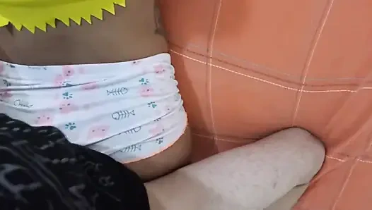 Abd'de büyük memeli ve büyük götlü Kolombiyalı esmer üvey kız kardeş vücudunu üvey erkek kardeşine sattı