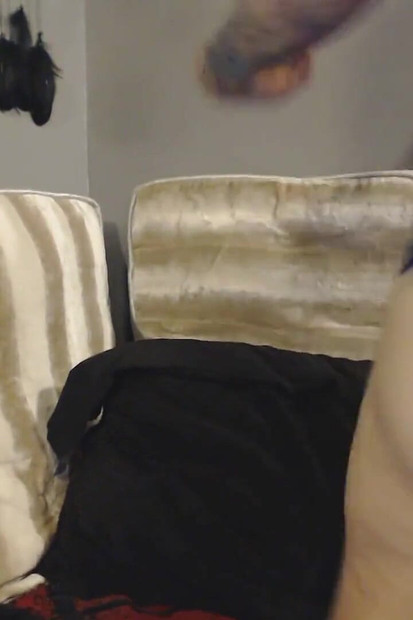 Γκοθ μυρίζει εσώρουχο και λατρεύει το μουνί