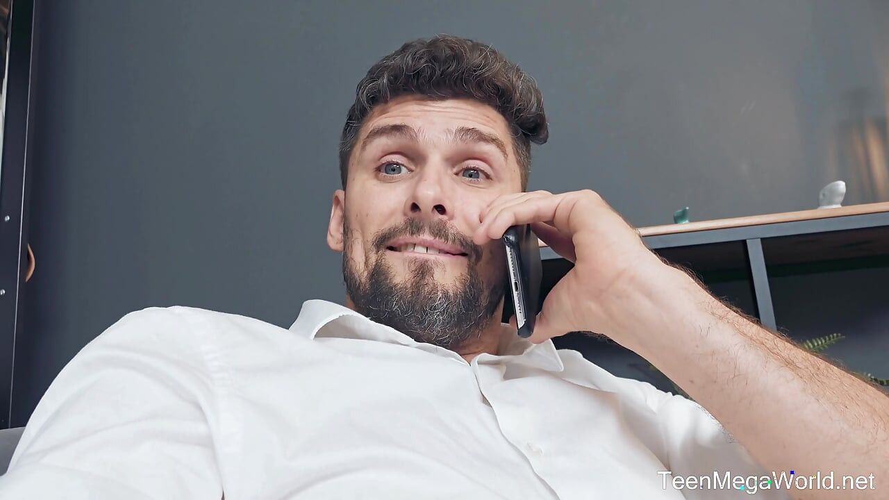 Model sexy îi face plăcere unui băiat bine dotat