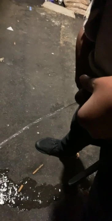 Outdoor piss and play