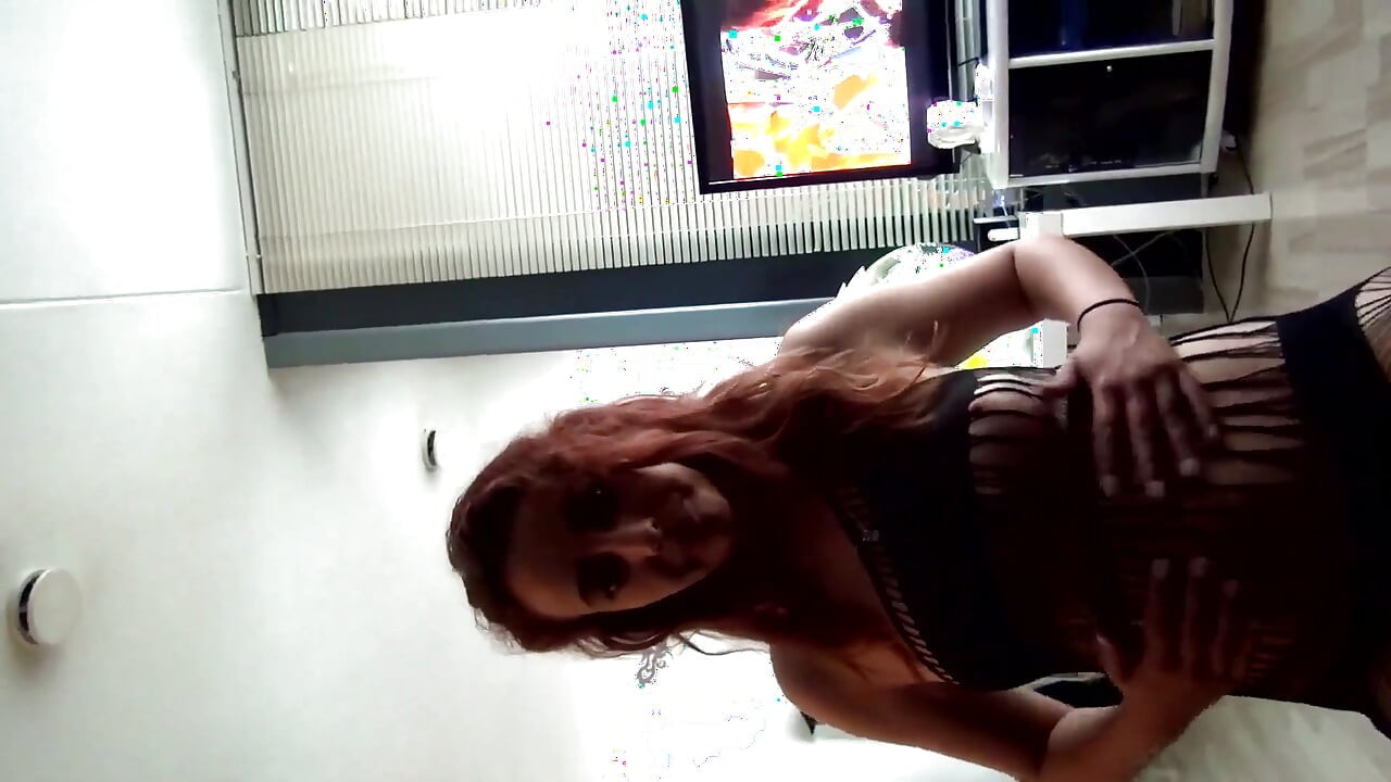 18歳のオランダ人スタッドデントはBBCと精液を飲み込むことに夢中