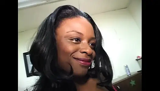 Adam kraliçesini sikiyor