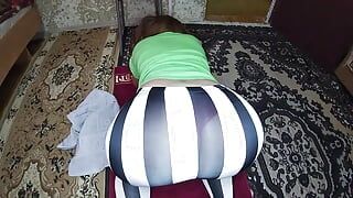 he took off the striped tights from the ass of a mature woman and fucked her in the anal