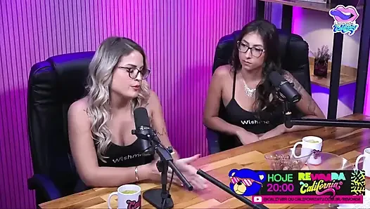 İki ateşli kız edepsizce konuşuyor - bruna carlos ve luciana picchi