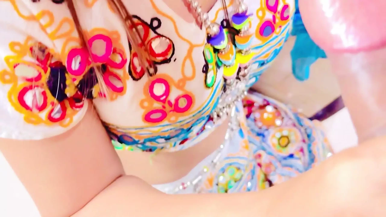 电梯 De Kar Ki Mast Garba 女孩 Ki Thukai Khub Maze Loote 完整印地语音频 Raste 我 Mili Garba 女孩