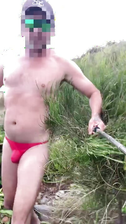 Mad Aussie Bush Walk – Just a Red Thong & a Sunny Day