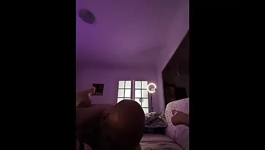 Он связывает меня, немного играет со мной и ставит на базу