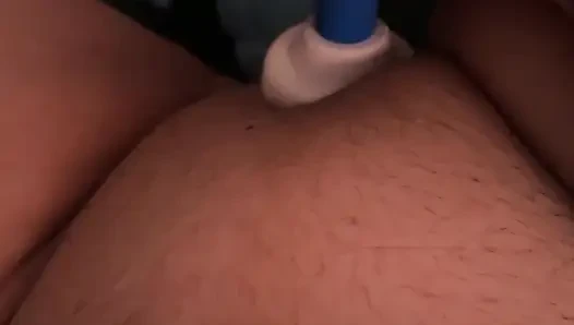 Annem yan odadayken yüksek sesle ve ıslak wixxe yapıyorum....