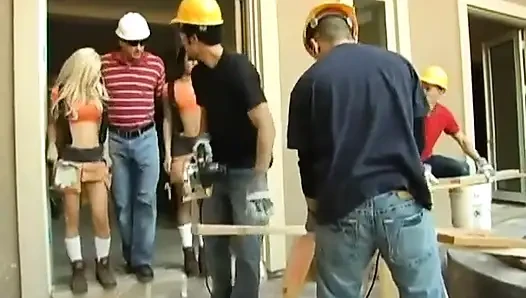 Dicke titten bei der Arbeit - Its Kenzi und Savannah's erster Tag bei der Arbeit; Bauen und gebohrt werden