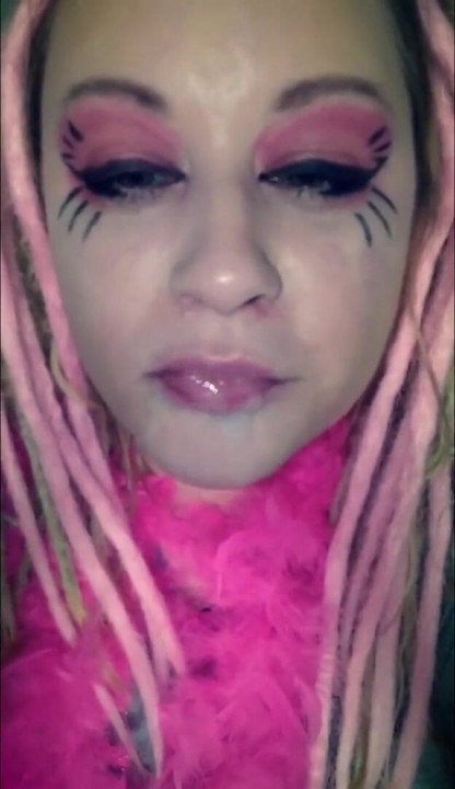 Babeando leche con sonidos extendidos