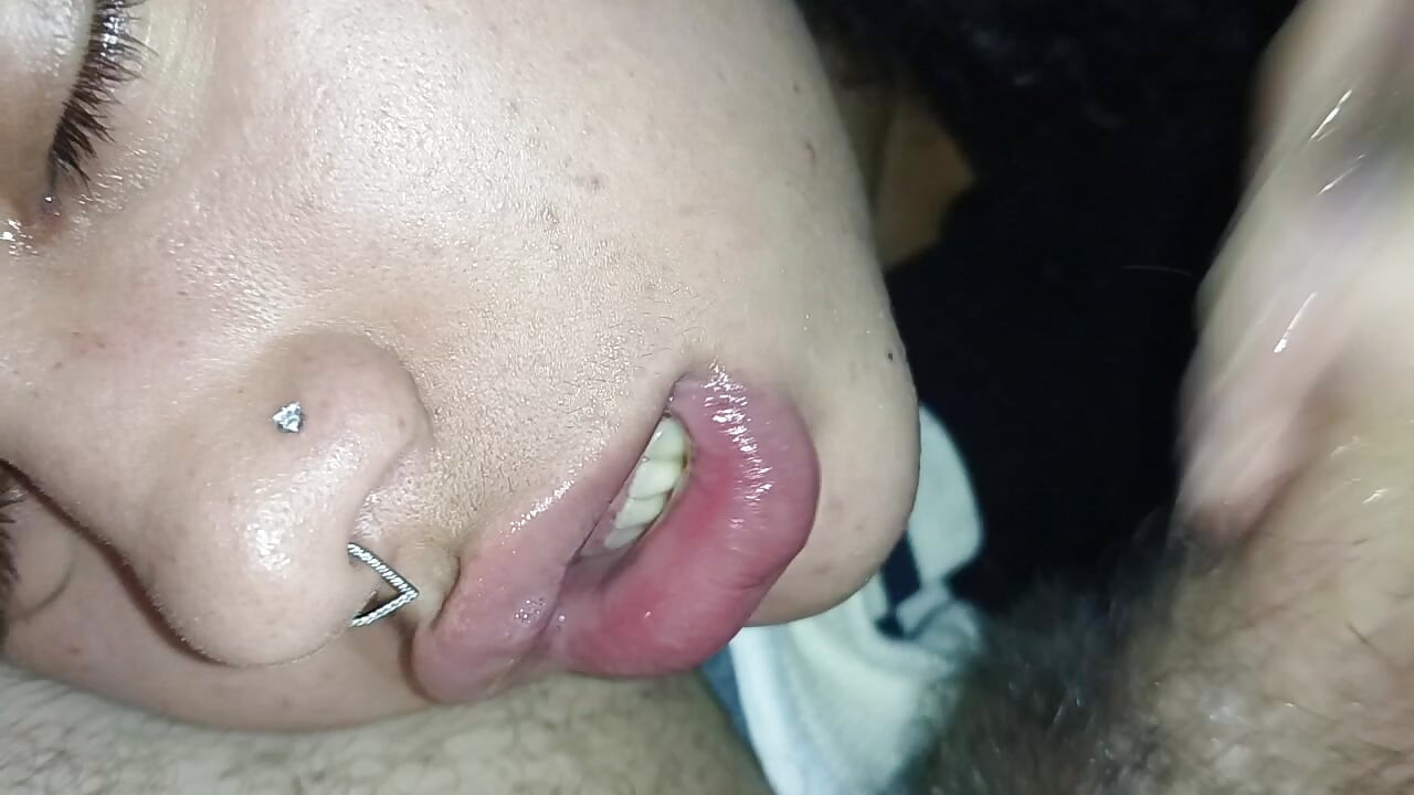 FACIAL CREAMPIE, EYACULANDO MUCHO SEMEN SOBRE SUS HERMOSOS LABIOS LLENOS