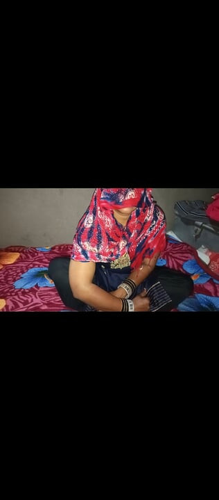 Jija Ji neukte Sali op zijn hondjes en Sali zegt Jija Ji Jor Se Chodo of Chodo