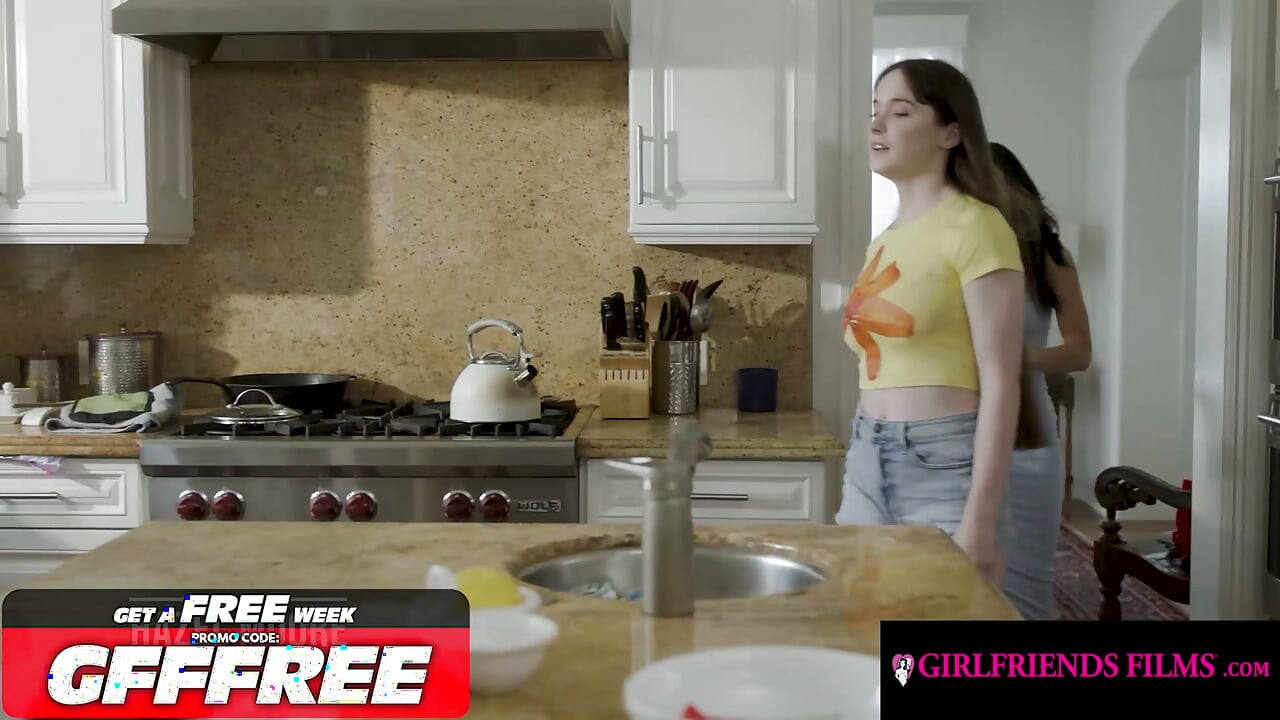 GIRLFRIENDS FILMS - Hazel Moore Tiene un Aventura Lésbica con la Nueva Novia de su Padrastro Alexa Chains