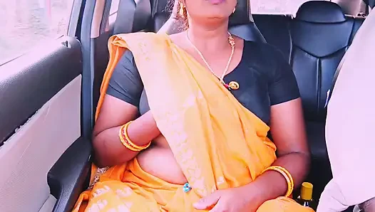 Pembantu Villege seks mobil Telugu bicara kotor.