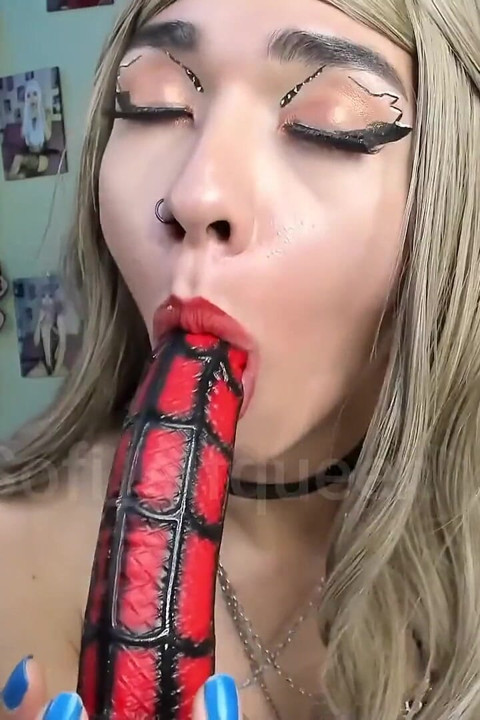 BJ submissive blonde fucking her mouth with spider dildo