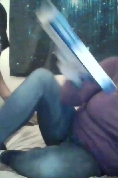 操我高领, 由亚历克西斯甜蜜和迈基洛科主演