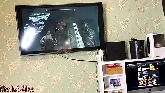 Kakak tiriku nggak bakal ngebiarkan aku main game console. Fucked Me