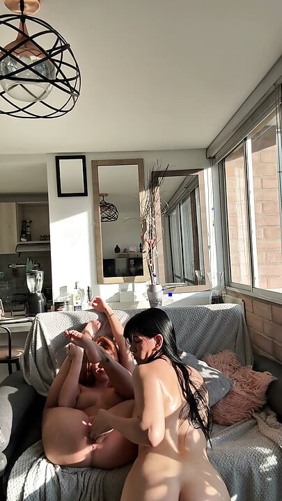 身体画变成女同性恋与亚特兰大莫雷诺和耶尼弗查康