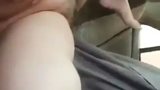 Bhabhi sex with her driver in car