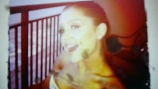 Memancut mani Ariana Grande