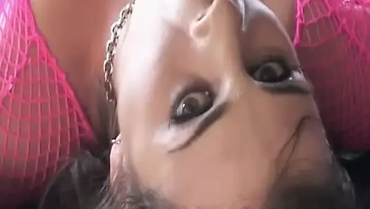 Reife MILF weit gedehnt mit massiver dildosammlung