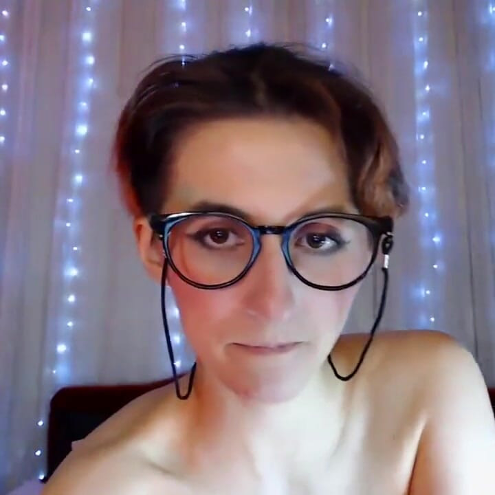 Pussy stretch and fuck live