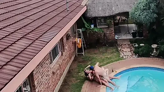 Meine nachbarn beim ficken beim fliegen mit meiner Drohne erwischt