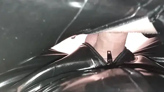 Lateks giymiş köle, orgazm ve boşalma şansım olana kadar bana iyi bakmak zorundaydı. 3 Açı