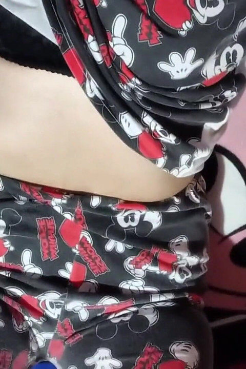 วิดีโอคอลกับเพื่อนผัวขณะที่เขาไม่อยู่บ้าน