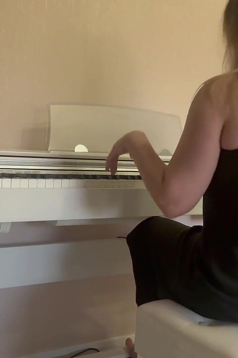 A Private Piano Lesson with a MILF Teacher Became Very Naughty