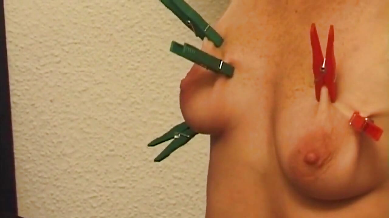 Wanita penurut rambut cokelat ini dientot habis-habisan sampai dicrot di dalam