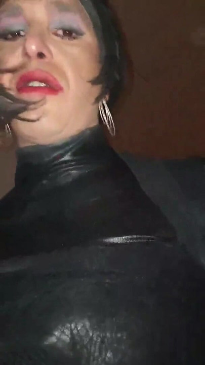 Morate podijeliti trenutak iz "Sexychantal posjeti vruću Cok"