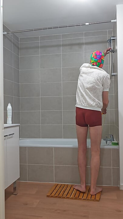 I'm cleaning my bathtub (episode 2)
