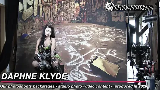 Pemotretan di belakang panggung daphne klyde - dewasa