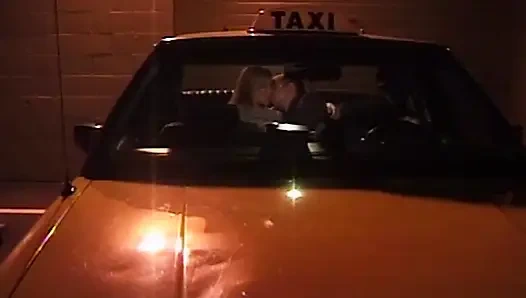 Wilde Taxifahrt: Heiße Action im Fond
