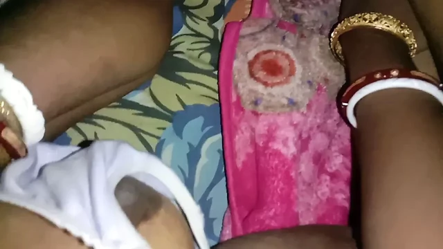 Dost ne rat var mere biwi ko choda