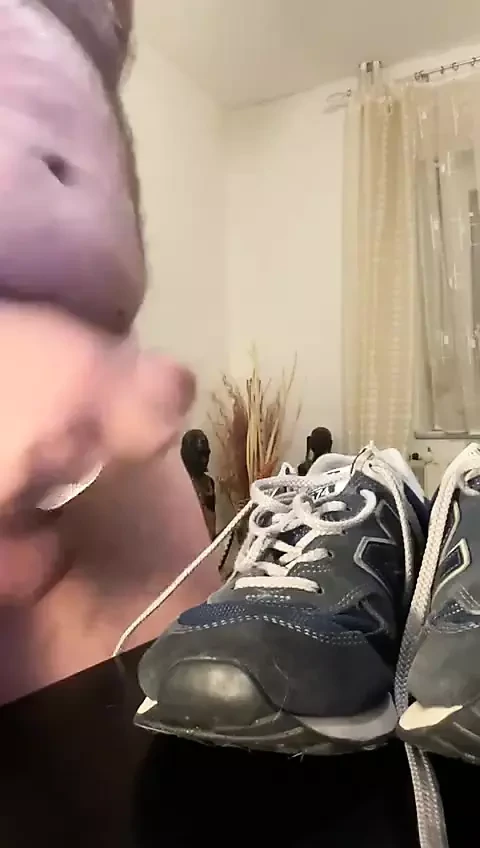 Cuming on My Shoes