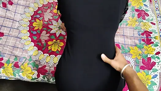 Yeni aşk evli çift romantizmi ve Hintçe seks videosunda sikiliyor