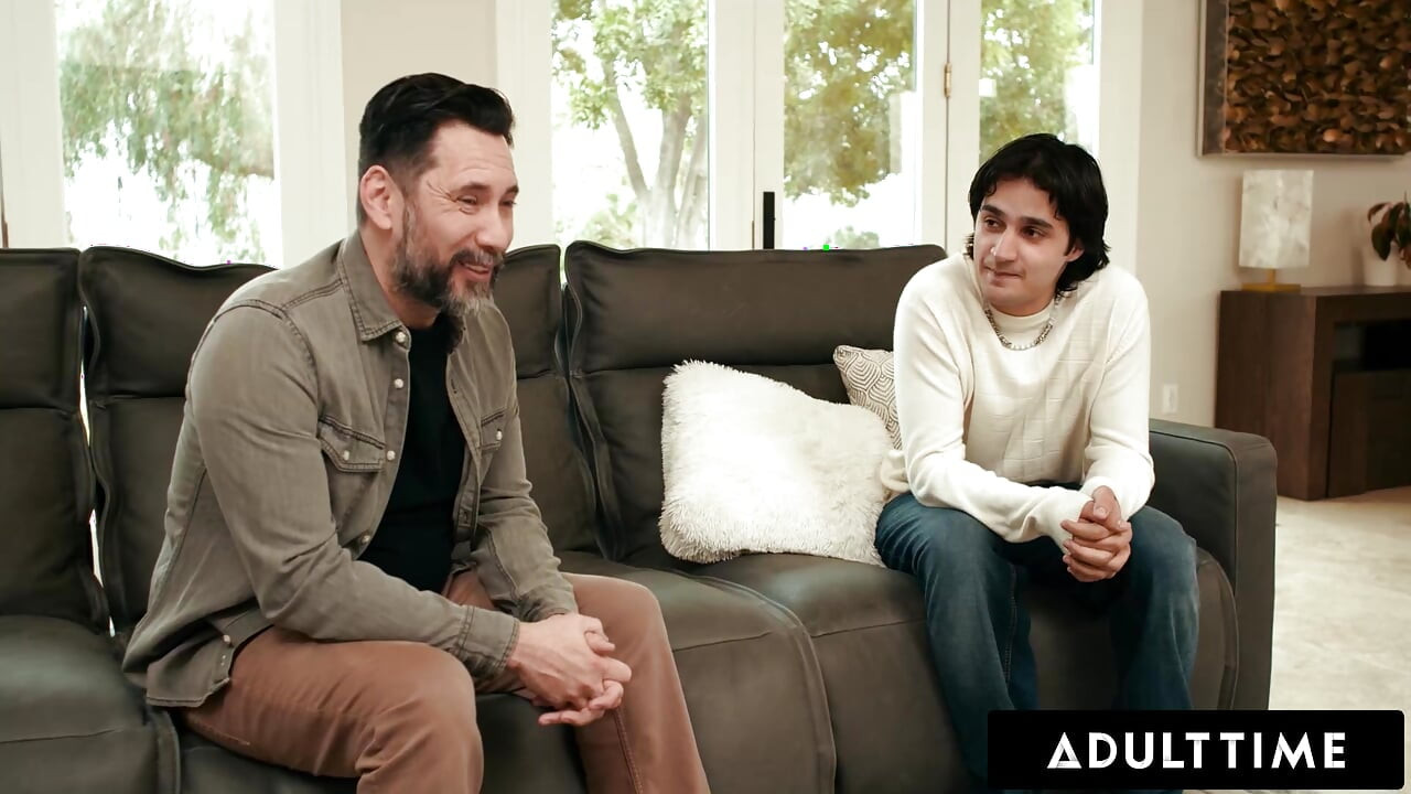 VOKSENTID - Jomfrugutt slår seg sammen med stefar for å knulle kåt stemor med bind for øynene Dana Vespoli