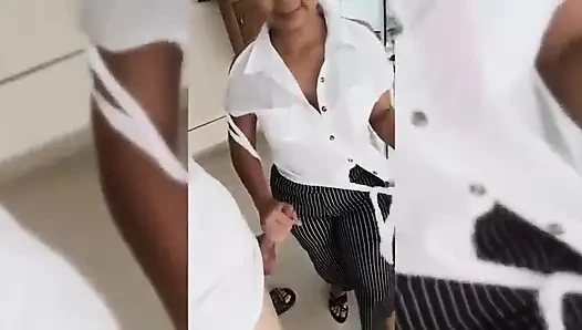 Hepimizin böyle orta yaşlı seksi kadına ihtiyacı var