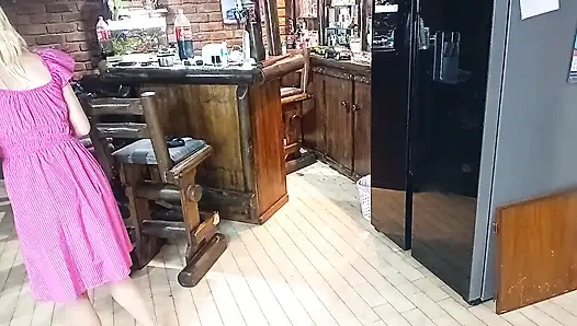 Ngentot lemari es sambil ditonton pacarku