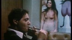 O. karalatos w nagich majtkach w filmie z 1976 roku