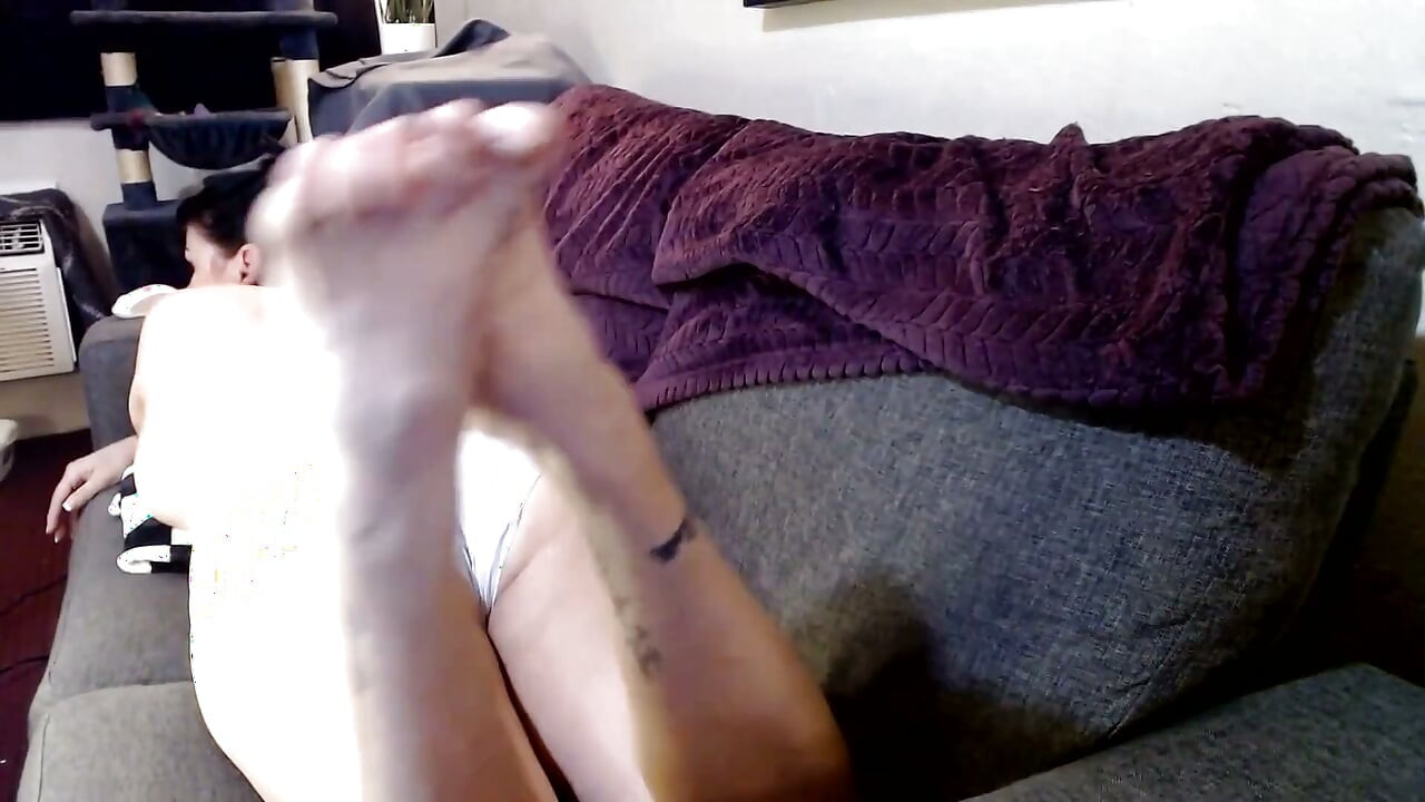 Relaxing Feet up Soles Toe Wiggling