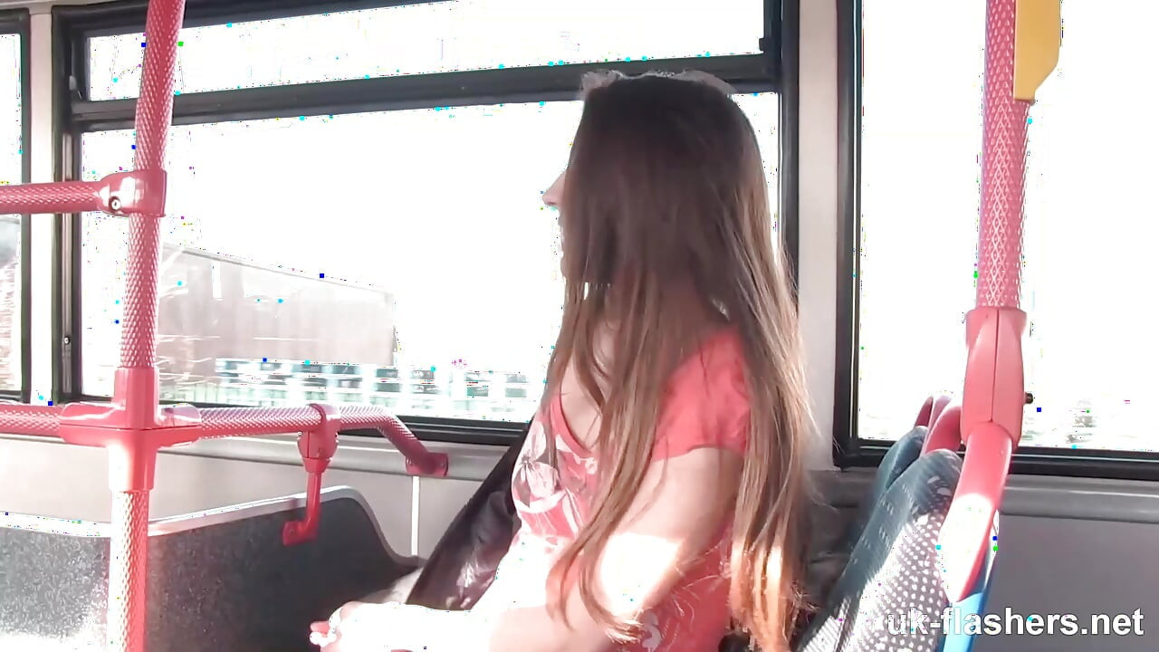 還有人想看一些奶子嗎？Tina Blade在英國-Flashers向所有人閃爍