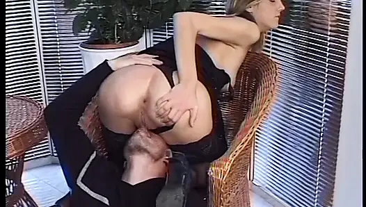 Blonde skank gets cum in her mouth