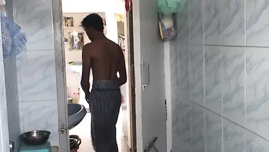 Banyo Yaptır Yüzlü Çıplak