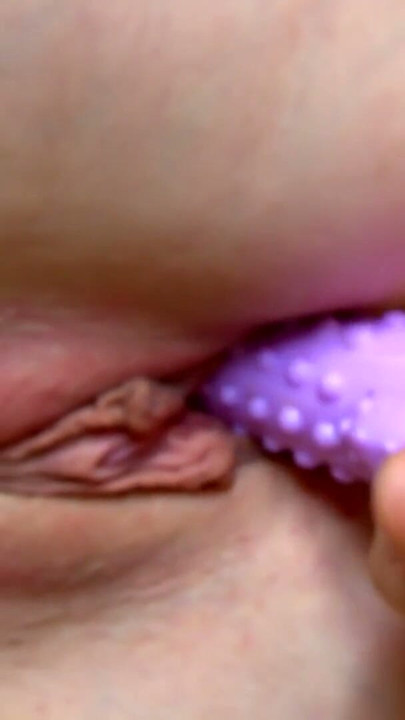 Candys fickt gerne mit Anal Beads im Arsch | Clip 2