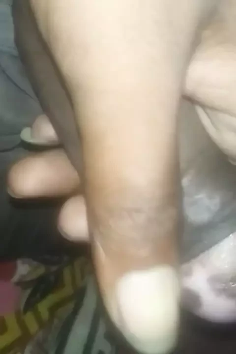 Didi ki yad me muth marta hu