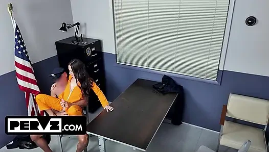 Hırsızlık yaparken yine yakalandı! Freya von doom sapık memurun cezasıyla karşı karşıya