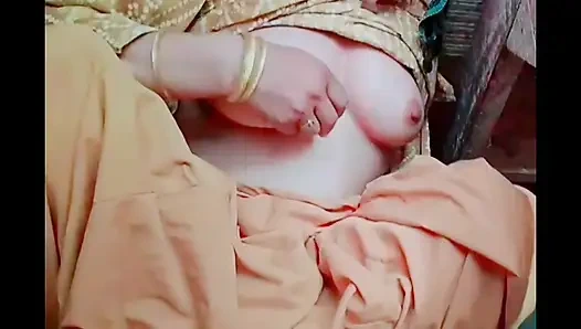 Her koca karısını yatakta mutlu tutamaz. Şu tatminsiz Hintli kadına bak. Kocasından memnun değil ama içinde başka biri var